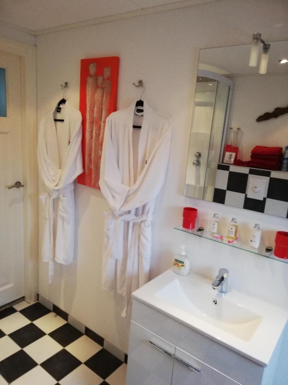 Rest En Romte Bed & Breakfast Birdaard Ngoại thất bức ảnh